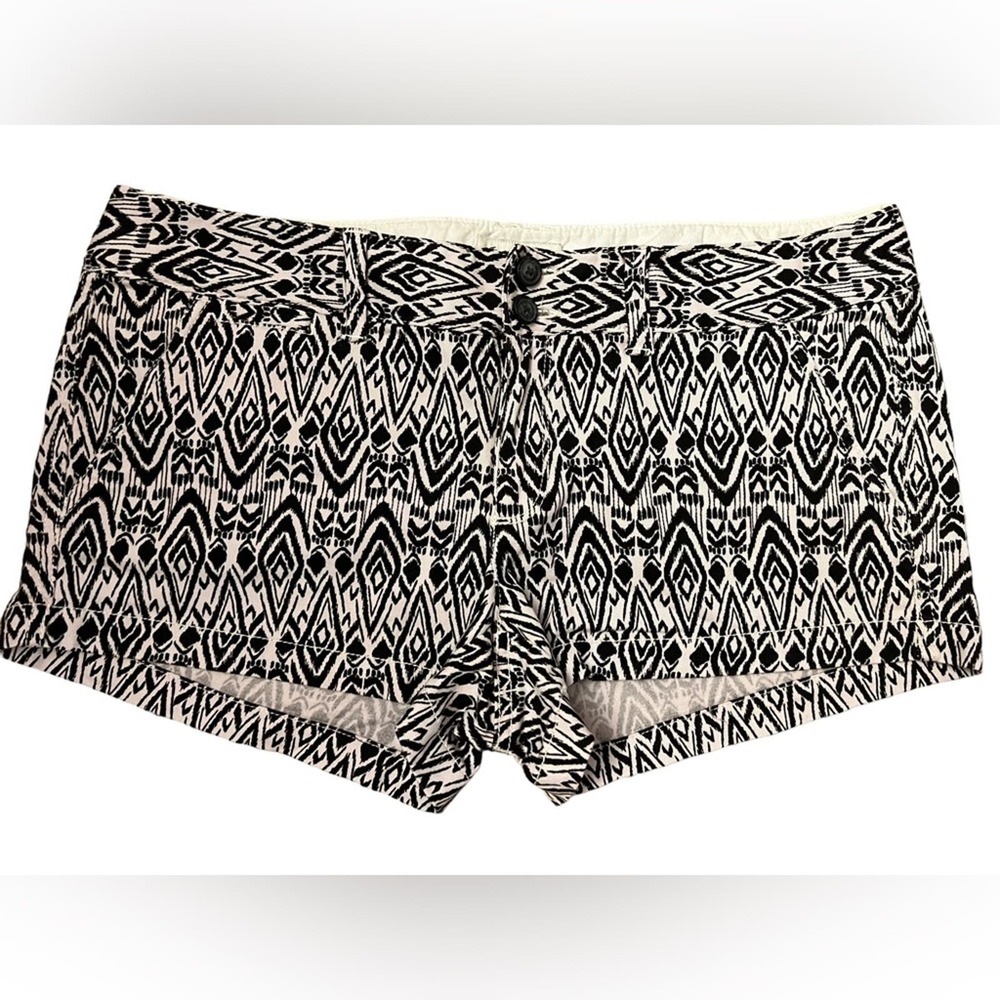 American Eagle Outfitters Black and Cream Geometric Print Stretch Shorts SZ 8